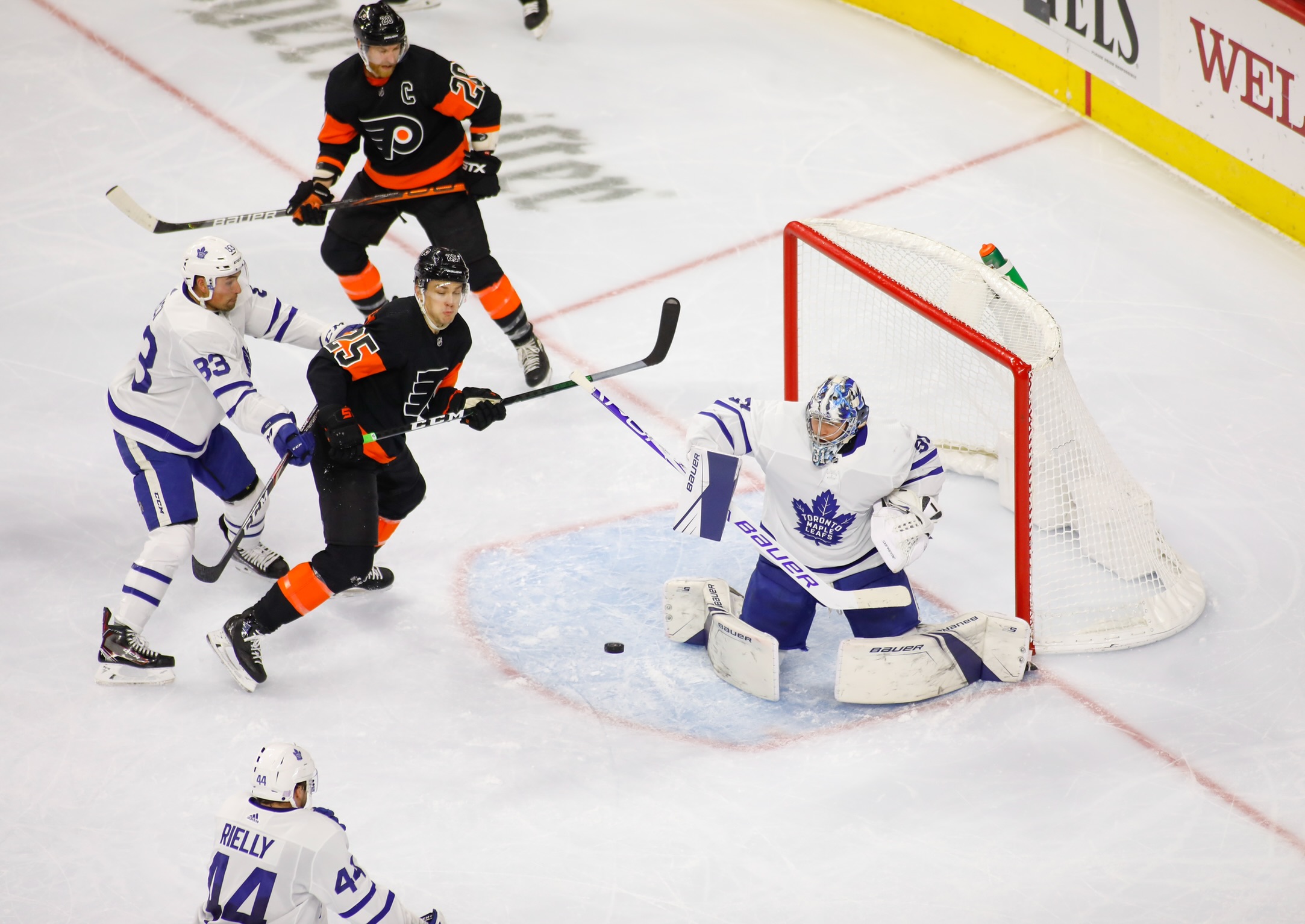 Kevin Hayes vs. Mark Giordano, November 02, 2022 - Philadelphia Flyers vs.  Toronto Maple Leafs