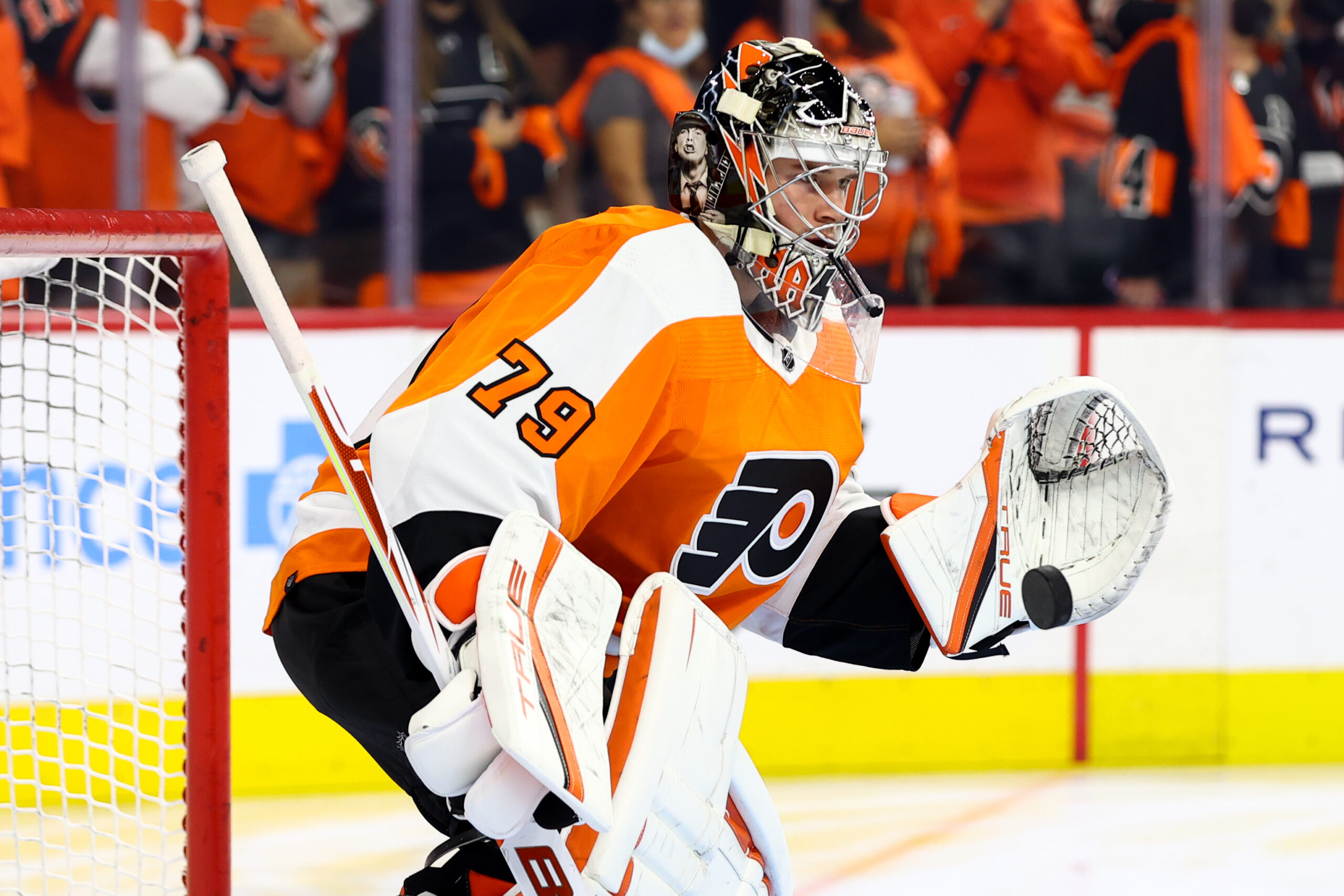 Flyers elect to recall Felix Sandström to back up Carter Hart