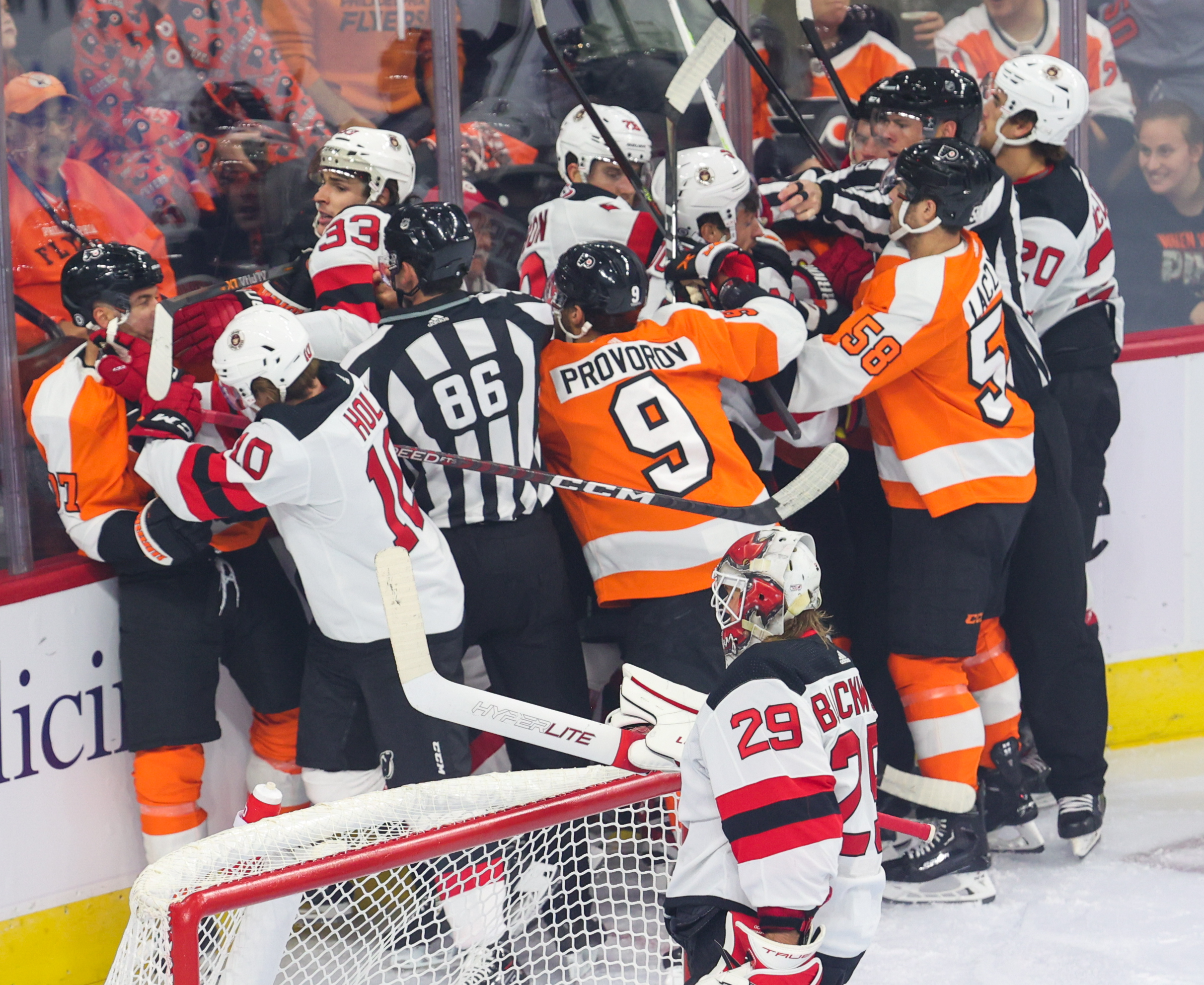 Philadelphia Flyers Will Face The NJ Devils At MetLife Stadium